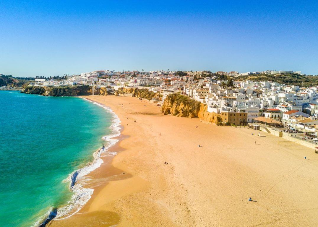 Praia Dos Pescadores Em Albufeira Interditada A Banhos Devido A Esgotos