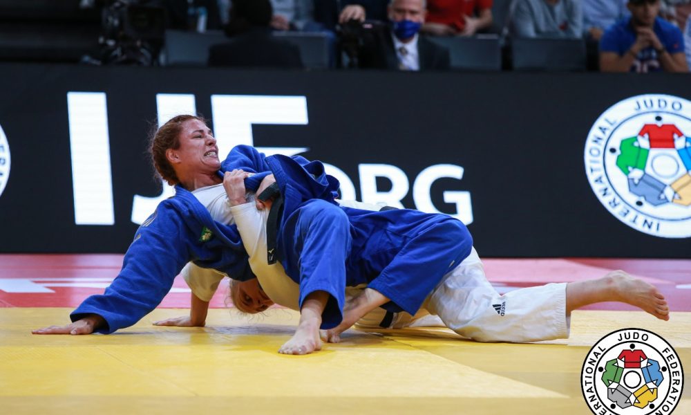 Judoca B Rbara Timo Conquista Ouro Nos Kg No Grand Slam Da Paris