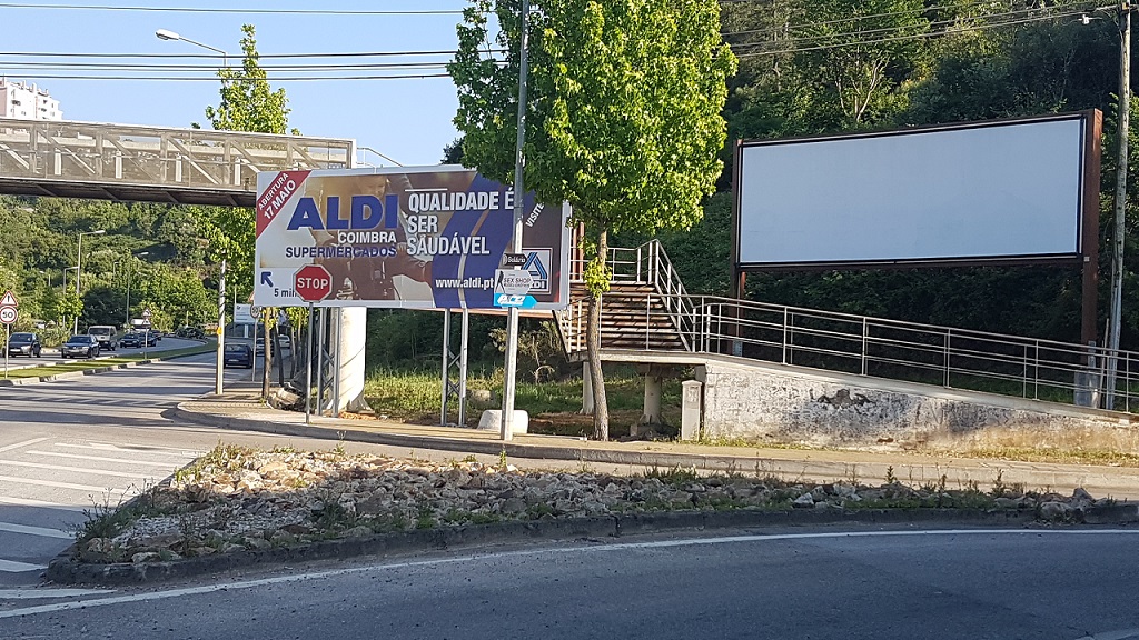 Um dos paineis instalados recentemente