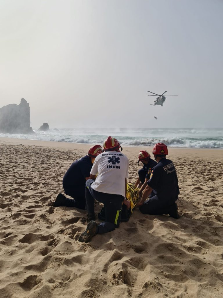 Homem caiu de uma altura de 7 metros na Praia da Ursa – Notícias de Coimbra