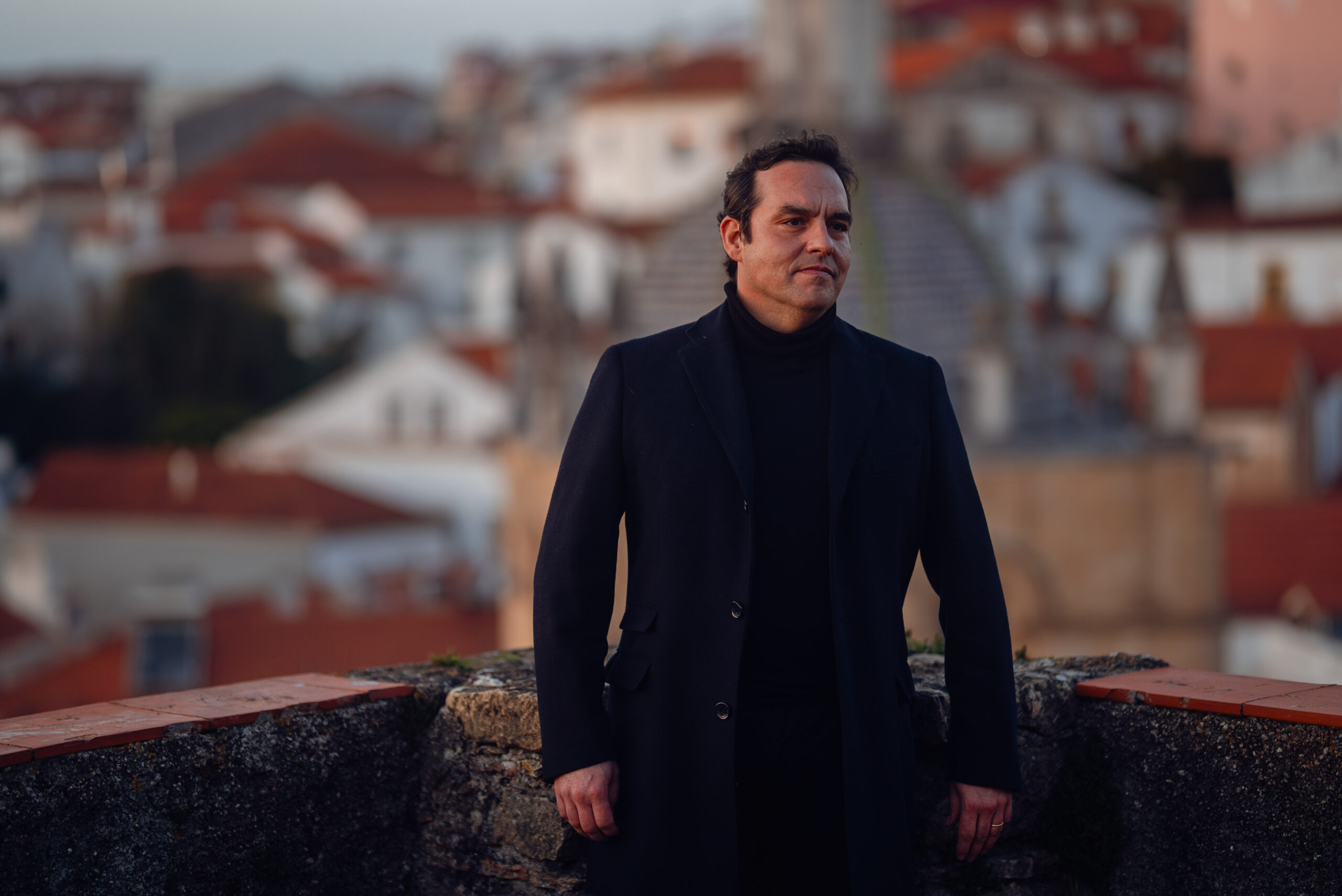 João Farinha propõe novas respirações musicais para o fado de Coimbra ...